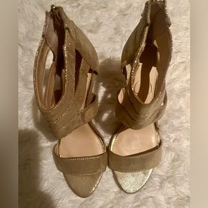 Shimmery gold leather upper sandals. Jessica Simpson size 6